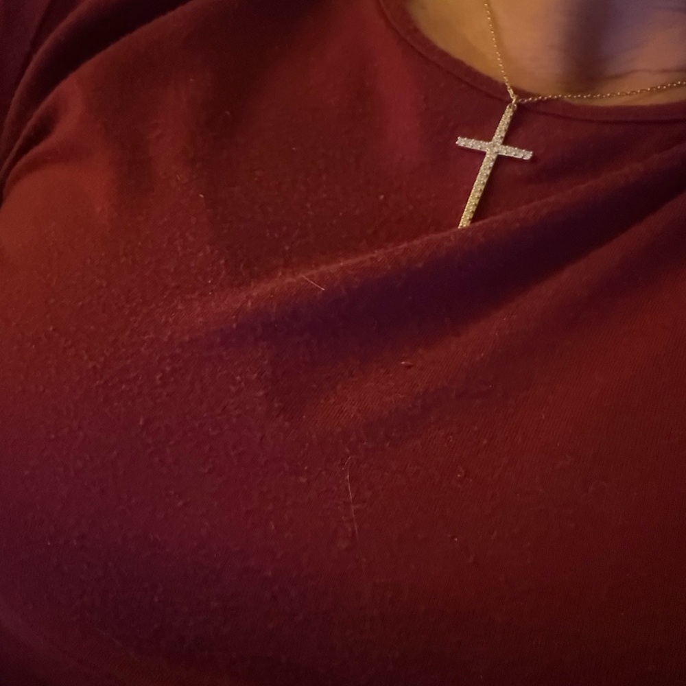 Kendra Scott Gold Necklace with Gold Cross Pendant - Picture 7 of 7